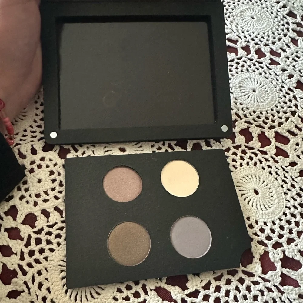 Ittse Build Your Own Palette Magnetic Palette with Insert